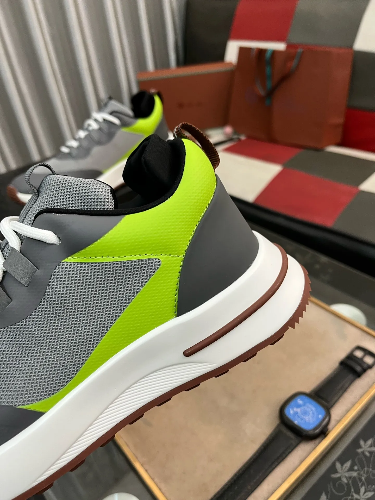 Men's men's shoes💰560⌚️⌚️LoroPiana/Noyo Piana WeekendWalk men's new thick-soled sports shoes, LP lace-up casual shoes that are as comfortable as clouds! The upper is made of cowhide leather, highlighting the sporty style. The lightweight sole adds a touch of modernity to the shoe. Counter original box packaging with dust bag!  Size: 38-449️⃣Colors available